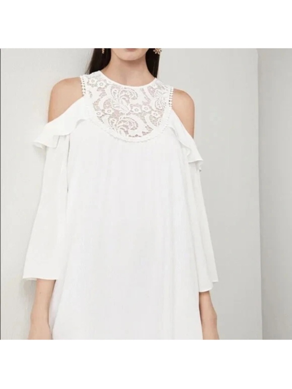BCBGMaxAzria White Cold-Shoulder Lace Midi Dress